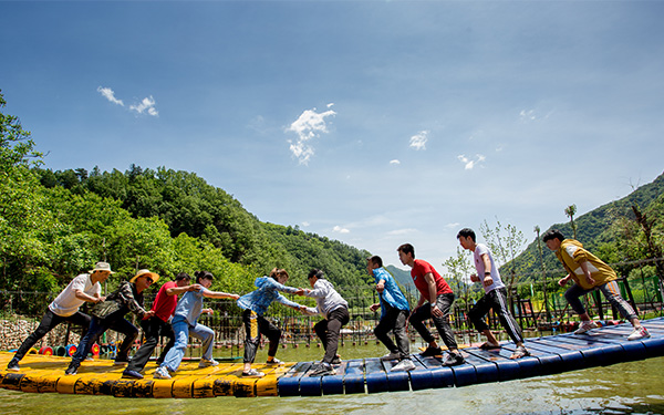 终南山寨趣味团建拓展