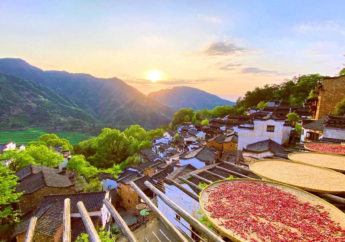 庐山温泉、仙境三清山、婺源篁岭、景德镇全景双卧六...